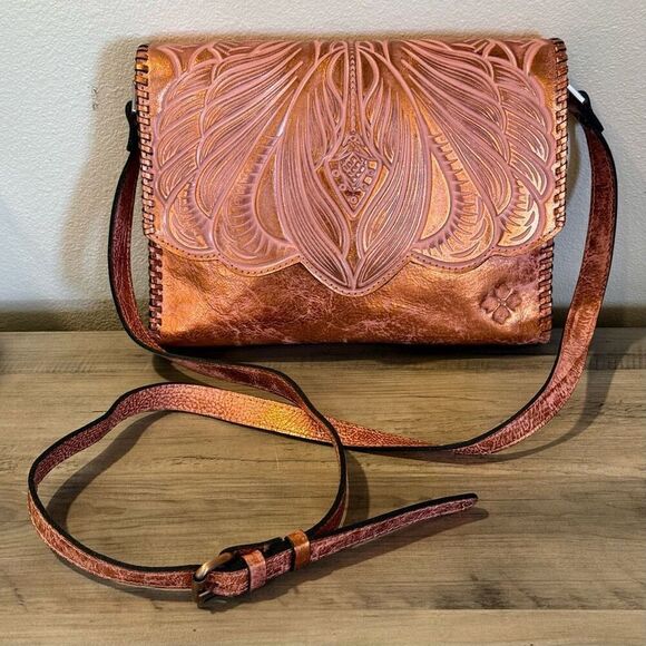 NWOT Patricia Nash 100% Leather Metallic Embossed Detailing Crossbody Purse - Picture 2 of 15